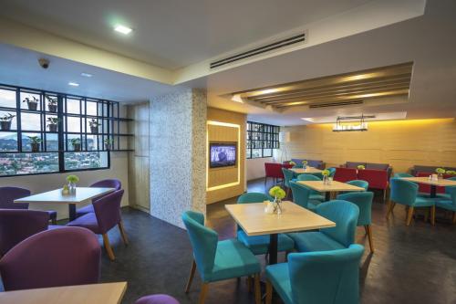 12-ExecSLounge