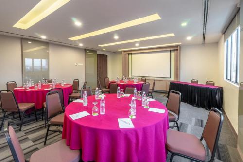 3_Seminar_Crystal Hall 1